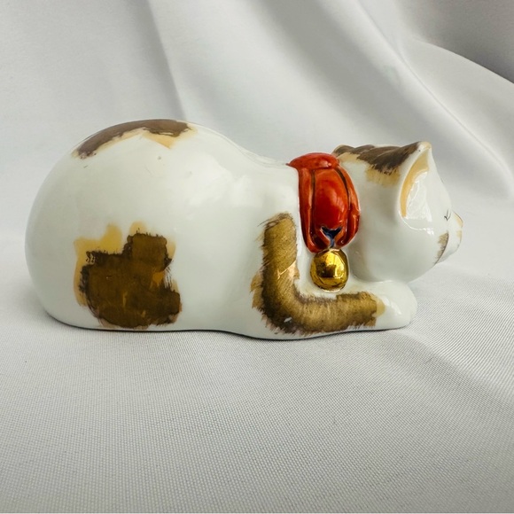 Kutani Nemuri-neko Sleeping Cat Figurine Porcelain Japanese Hand Painted - Picture 4 of 6